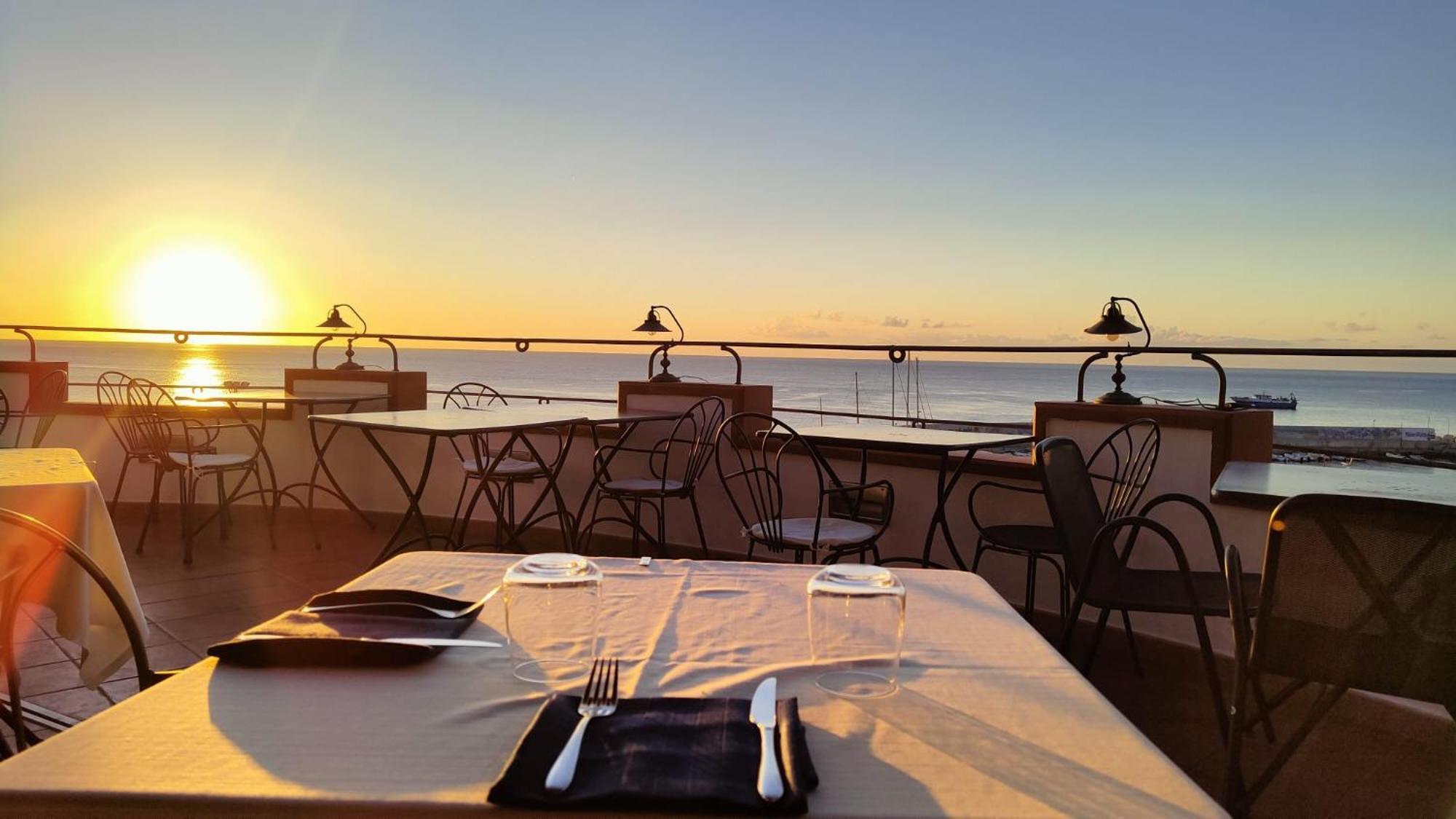 Bue Marino Hotel & Roof Lounge Cala Gonone Exterior foto