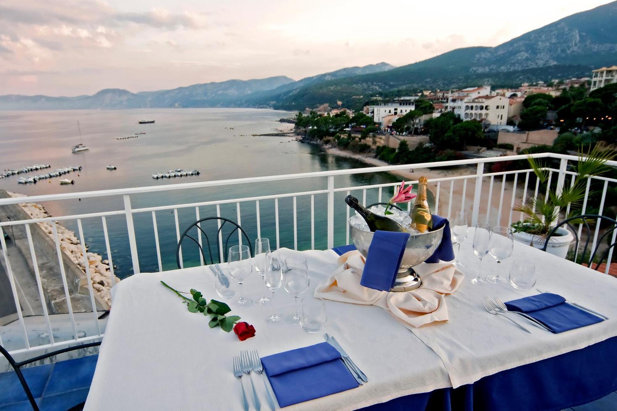 Bue Marino Hotel & Roof Lounge Cala Gonone Exterior foto